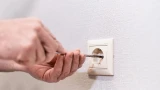 Почему в розетке 220 вольт: взято не с потолка — но утверждение верно не на 100%