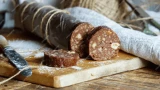 Натуральная домашняя колбаса: в духовке из любого мяса — от одного запаха слюнки текут