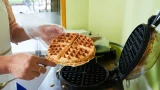 Драники обычным способом больше не готовлю: использую вафельницу — так вкуснее и интереснее