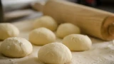 Готовлю булочки с джемом почти каждые выходные: муж и дети их обожают — едят постоянно, но снова хотят еще