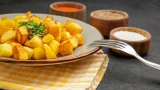 Золотистая картошечка с лучком: как пожарить, а не пропарить любимое блюдо — 4 главных ошибки