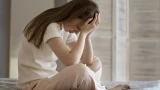 Скрытая депрессия: как понять, что она есть у вас или у близкого: признаки в поведении
