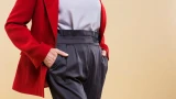 10 фасонов брюк, которые идут женщинам 50+: сидят как влитые — модные тенденции на лето