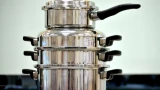 Сковородки и кастрюли сияют чистотой: они блестят, будто только из магазина — как их чистить так, чтобы все считали их новыми