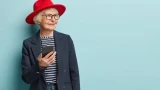 Элегантные платья для женщин 60+: 9 стильных образов на лето