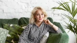 Мода для женщин 50 + этим летом: никаких глупых молодежных трендов и скучной одежды «подобающей возрасту»
