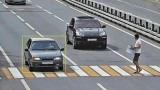 Надо ли ждать водителю, пока пешеход полностью перейдет дорогу: в каких случаях за это будет штраф, а когда — нет