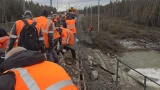 «Ограничена скорость»: возле Оленегорска устраняют последствия подмыва железнодорожного пути