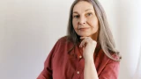 Женщины в 60+ могут показать всем, что такое настоящий шик: что носить дамам элегантного возраста — вещи, омолаживающие образ