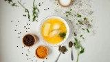 3 секрета, которые сделают куриный бульон невероятно вкусным: цвет будет янтарный, а мясо мягким — так делают все шеф-повара