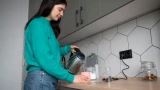 Самый опасный прибор на кухне: медленно разрушает здоровье — вы даже об этом не догадываетесь