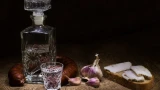Как правильно пить водку: чем закусывать — чтобы не было похмелья