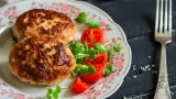 Почему я больше не кладу лук в котлеты: простой секрет сочности