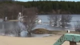 Паводок на реке Ура привел к подтоплению хозпостроек [видео]