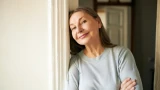 Женщины в 50 — 60 лет могут выглядеть как миллионерши на дорогом курорте: что им лучше носить — советы от Эвелины Хромченко
