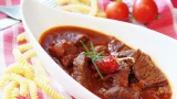 Гуляш из свинины готовлю только так: вкус нежнейший — все, кто пробует, влюбляются в это блюдо с первой ложки