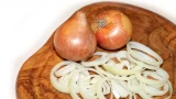 Как замариновать лук: самый быстрый способ — отличное дополнение к мясу или рыбе