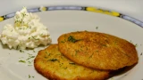 Сырники получаются идеально ровными и очень вкусными: по сковороде не расползаются — есть 2 хитрости приготовления