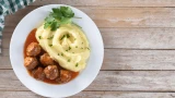 Подлива для котлет как в любимой столовой: вкуснее рецепта не найти — легко приготовить