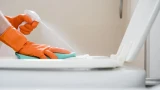 Такой чистый ваш унитаз ещё не был: от запаха и грязи поможет 1 бутылка жидкого мыла — никакой дорогущей химии вам не надо