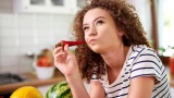 Никогда не запивайте «огненную» еду водой: сделаете только хуже — 4 продукта, которые на самом деле помогают справиться с острыми блюдами