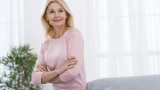 Женщины в 55+ могут выглядеть, как миллионерши на Мальдивах: какие вещи нельзя носить — старят и делают образ нелепым