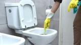 Немецкий секрет чистоты: зачем хозяйки сыплют соль в унитаз