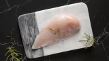Куриная грудка получится сочной и вкусной: даже повара в ресторане начнут просить научить готовить — как ее нужно варить