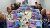 В Мурманске бездомные рисуют правополушарные картины в социальном приюте