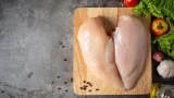 Такая курица точно напичкана химикатами: 3 проверенных признака наколотого мяса — секреты от продавцов магазинов