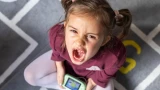 Техника «5-4-3-2-1»: успокоит ребёнка во время истерики — моментально сработает