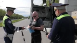 Водовоз водоканала трижды колесил на встречной полосе по дороге из аэропорта Хибины