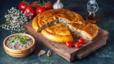 Вместо обычных мясных пирогов готовлю кубдари — это шедевр грузинской кухни: нереально вкусно, даже крошки со стола сметают