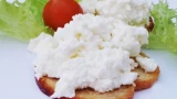 Забыла про молочницу: перестала есть творог с одним продуктом — их сочетать нельзя