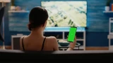 Как подключить смартфон к телевизору: 5 беспроводных способов — с Wi-Fi и без