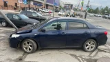 Водитель «Тойоты» в Мурманске сбил пешехода и согнул светофор