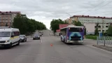 Переходила улицу в неположенном месте: в Мурманске на Калинина иномарка сбила пенсионерку