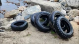 Жители Кандалакши жалуются на обилие мусора и покрышек в районе
