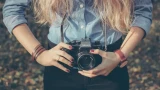 Женщины в 50+ могут выглядеть в джинсах просто шикарно: с чем их носить — как создать моложавые и энергичные образы