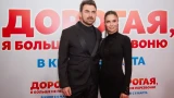 Неужели бывшая жена Павла Прилучного беременна: счастливый взгляд и заметный животик — новый избранник рядом