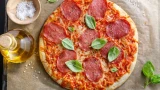 Беру фарш и овсянку, а на выходе вкусная и полезная пицца — да еще и готовится на сковороде
