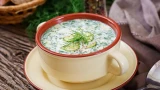 Царская окрошка: забытый рецепт с мятой, льдом и дуэтом мяса — ваше летнее спасение от жары