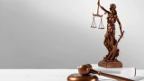 Сотрудник ГИБДД против водителя: почему суд чаще верит инспектору — и что говорит закон о ваших правах