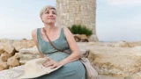 Лето — 2025: базовый гардероб для женщин в 50+: как его собрать, чтобы выглядеть шикарнее жен олигархов