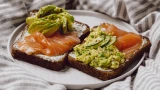 Бутерброды с соленой рыбой делаю только с «зеленым маслом»: так намного вкуснее — как его приготовить