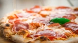 Корочки от краев пиццы больше не выбрасываю: с шикарным соусом это просто невероятно вкусное блюдо — как приготовить