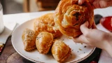 Петербургская легенда: кафе, где пекут пирожки лучше, чем в «Пышках» — ищите на канале Грибоедова