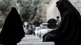 Женщины в Иране одеваются так, как принято в традициях ислама: вся одежда закрытая — туристки тоже носят платки