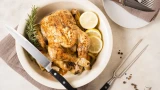 Гениальный рассол и никакого маринада: как превратить обычную курицу в сочный шедевр за копейки — шеф-повара держат рецепт в секрете