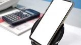 Аккумулятор в смартфоне работает годами: каких ошибок при зарядке следует избегать — важные нюансы
